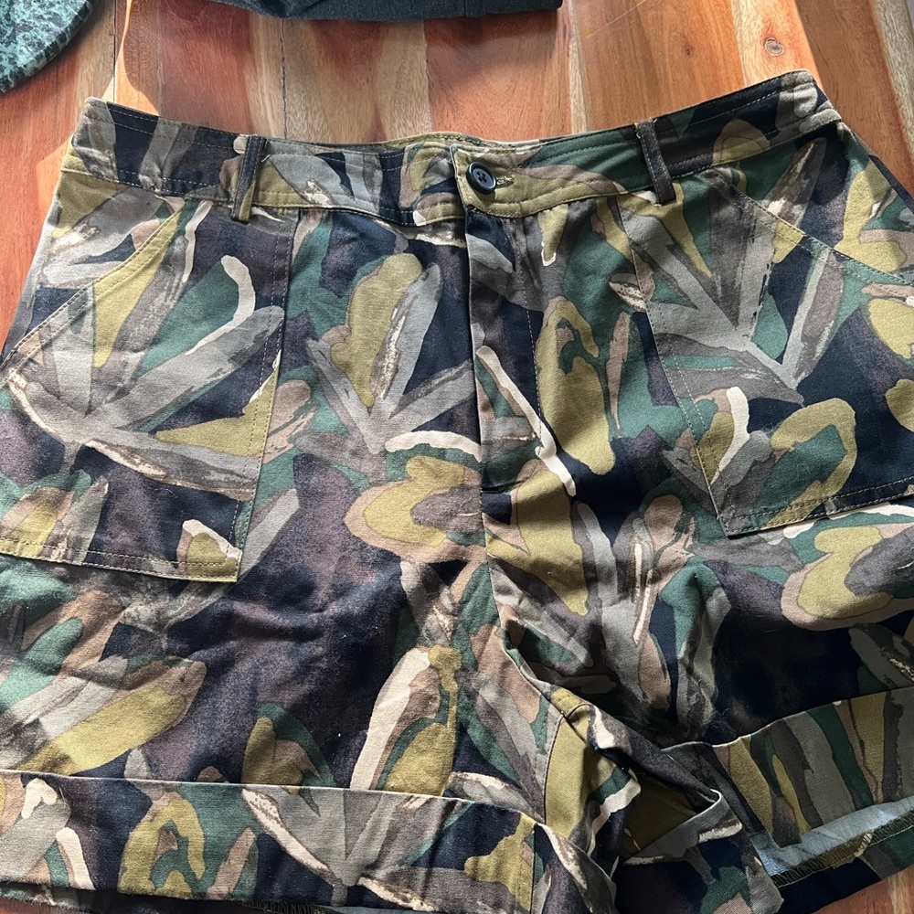 Green who what wear shorts - Picture 9 of 9